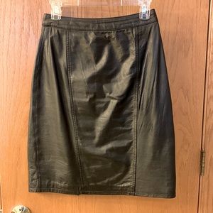 Vintage Pelle Cuir Leather Skirt; Size 10 Black Knee Length Korea.
